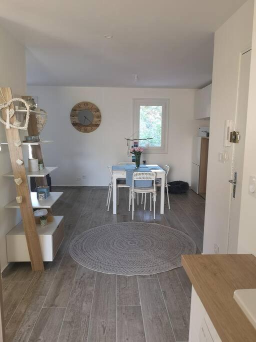 Appartement Proche Mer Avec Terrasse Et Jardin Privatif Hyères Екстериор снимка