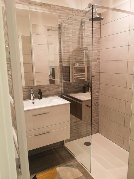 Appartement Proche Mer Avec Terrasse Et Jardin Privatif Hyères Екстериор снимка