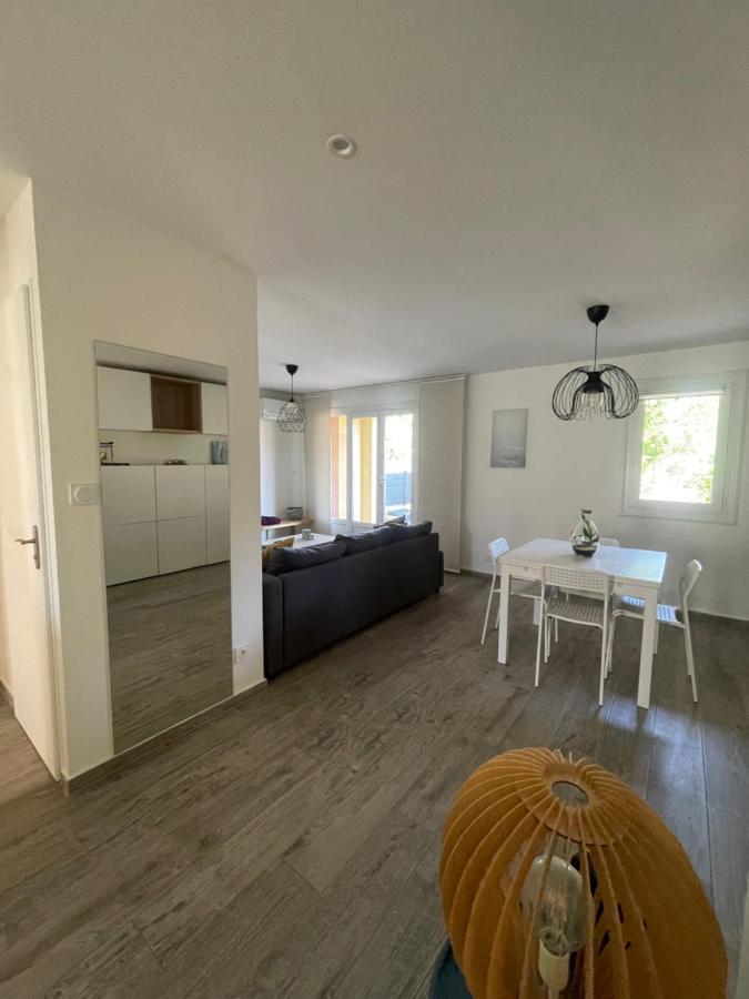 Appartement Proche Mer Avec Terrasse Et Jardin Privatif Hyères Екстериор снимка